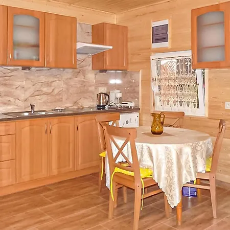 Dom wakacyjny 2 Bedroom Nice Home In Jezierzany Jezierzany